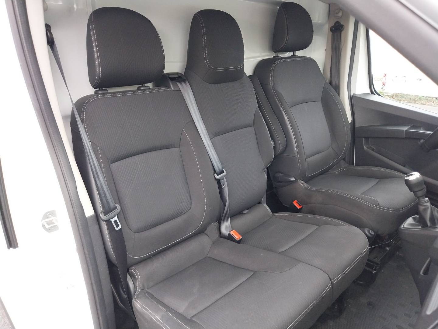 Vente en ligne Renault Trafic 3 Fourgon TRAFIC FGN L2H2 3000 KG BLUE DCI 150 au prix de 23 990 €