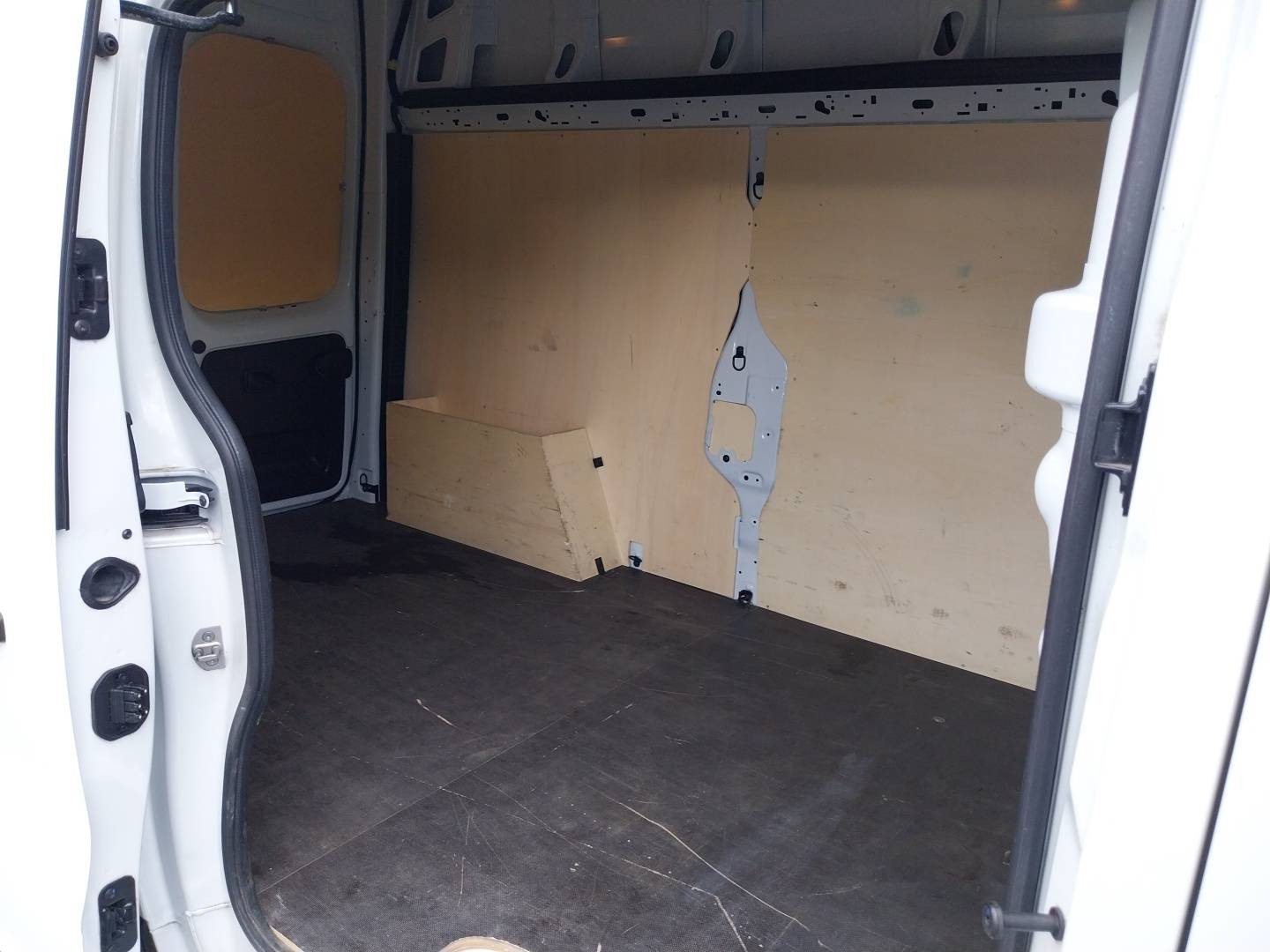 Vente en ligne Renault Trafic 3 Fourgon TRAFIC FGN L2H2 3000 KG BLUE DCI 150 au prix de 23 990 €