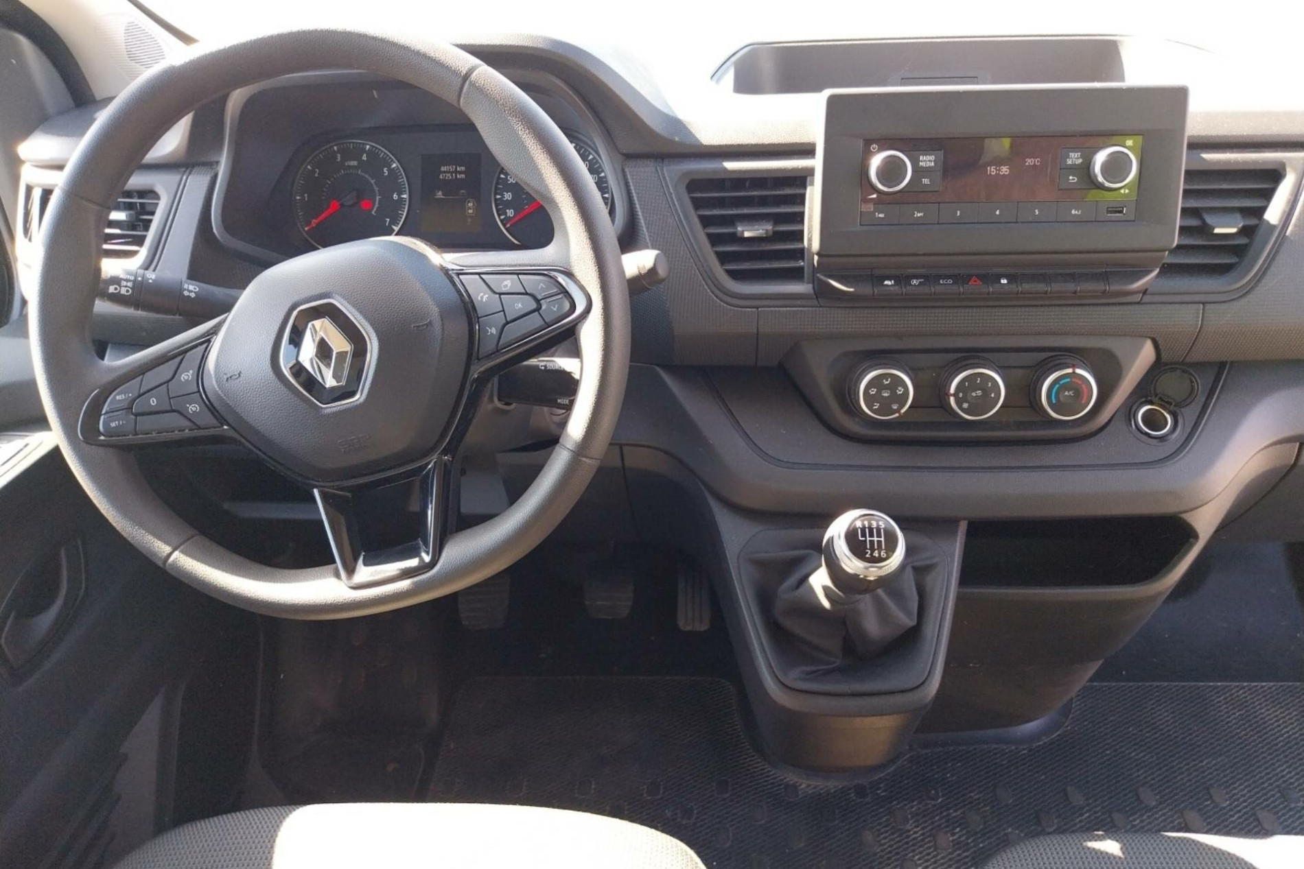 Vente en ligne Renault Trafic 3 Fourgon TRAFIC FG BLUE DCI 130 L1H1 3T GSR2 au prix de 23 490 €