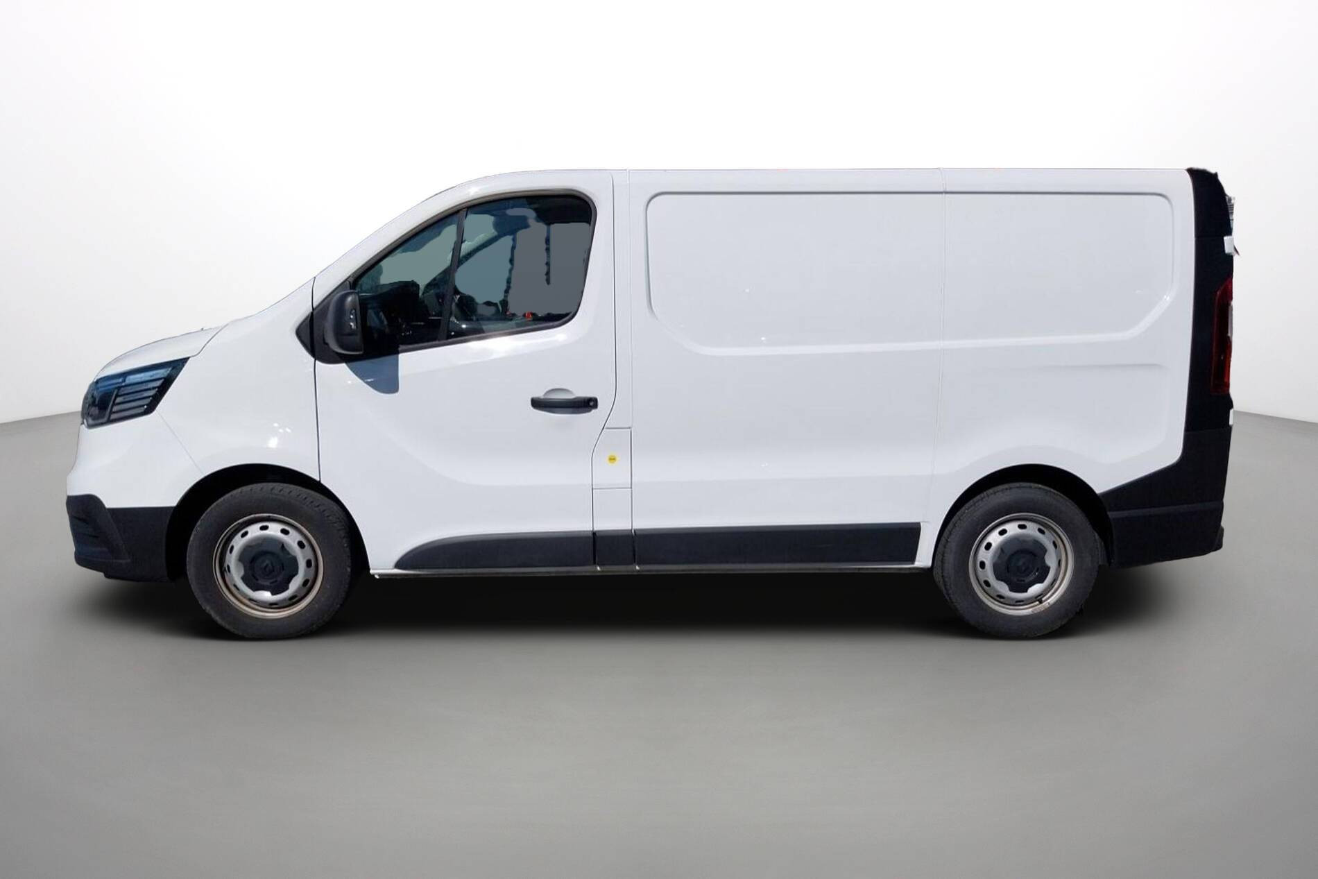 Vente en ligne Renault Trafic 3 Fourgon TRAFIC FG BLUE DCI 130 L1H1 3T GSR2 au prix de 23 490 €