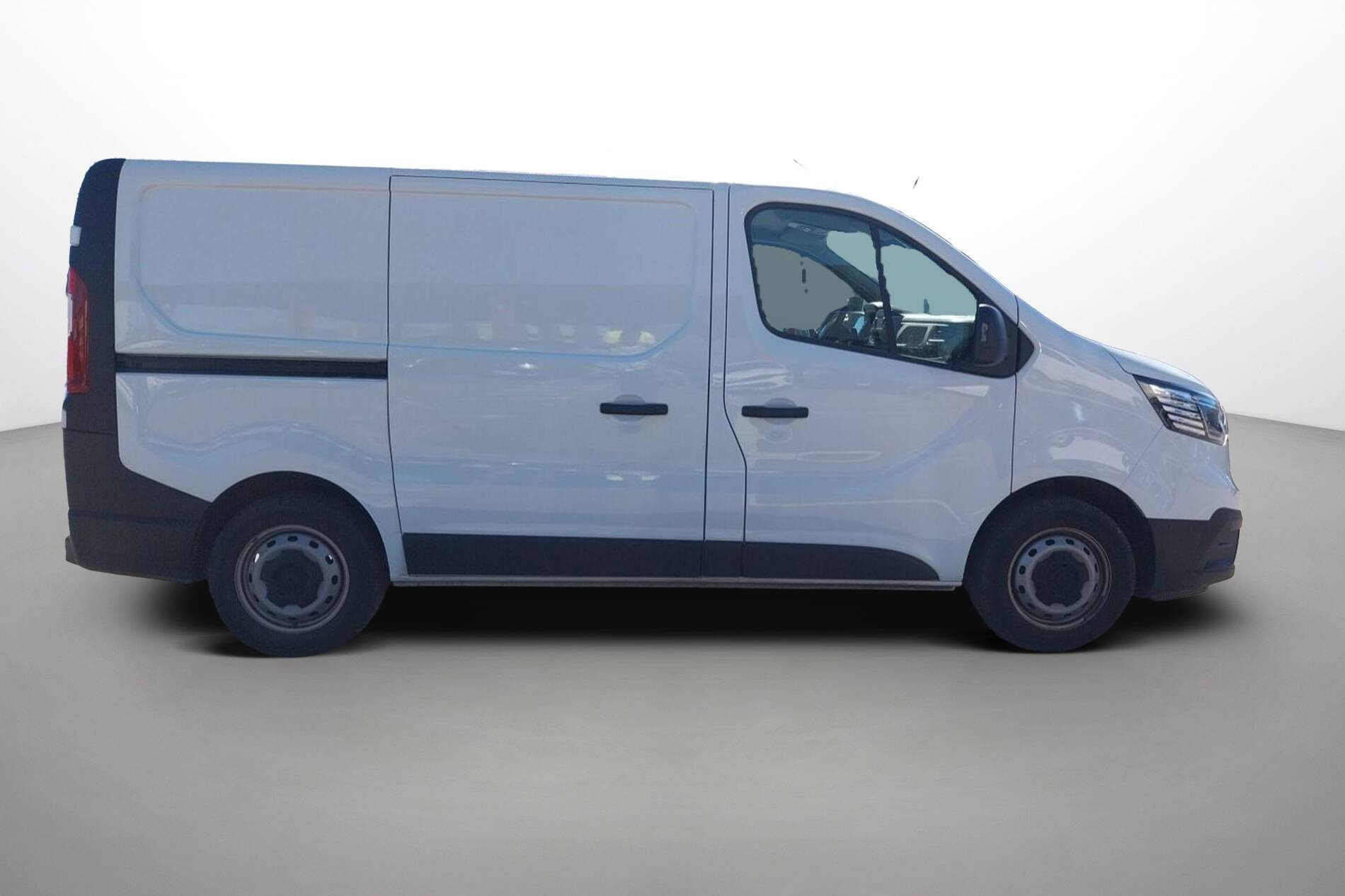 Vente en ligne Renault Trafic 3 Fourgon TRAFIC FG BLUE DCI 130 L1H1 3T GSR2 au prix de 23 990 €