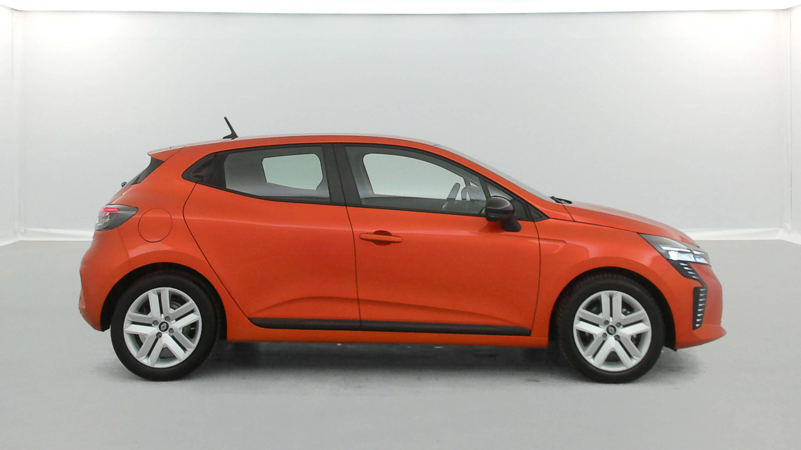 Vente en ligne Renault Clio 5 Clio E-Tech full hybrid 145 ch GSR2 au prix de 19 985 €