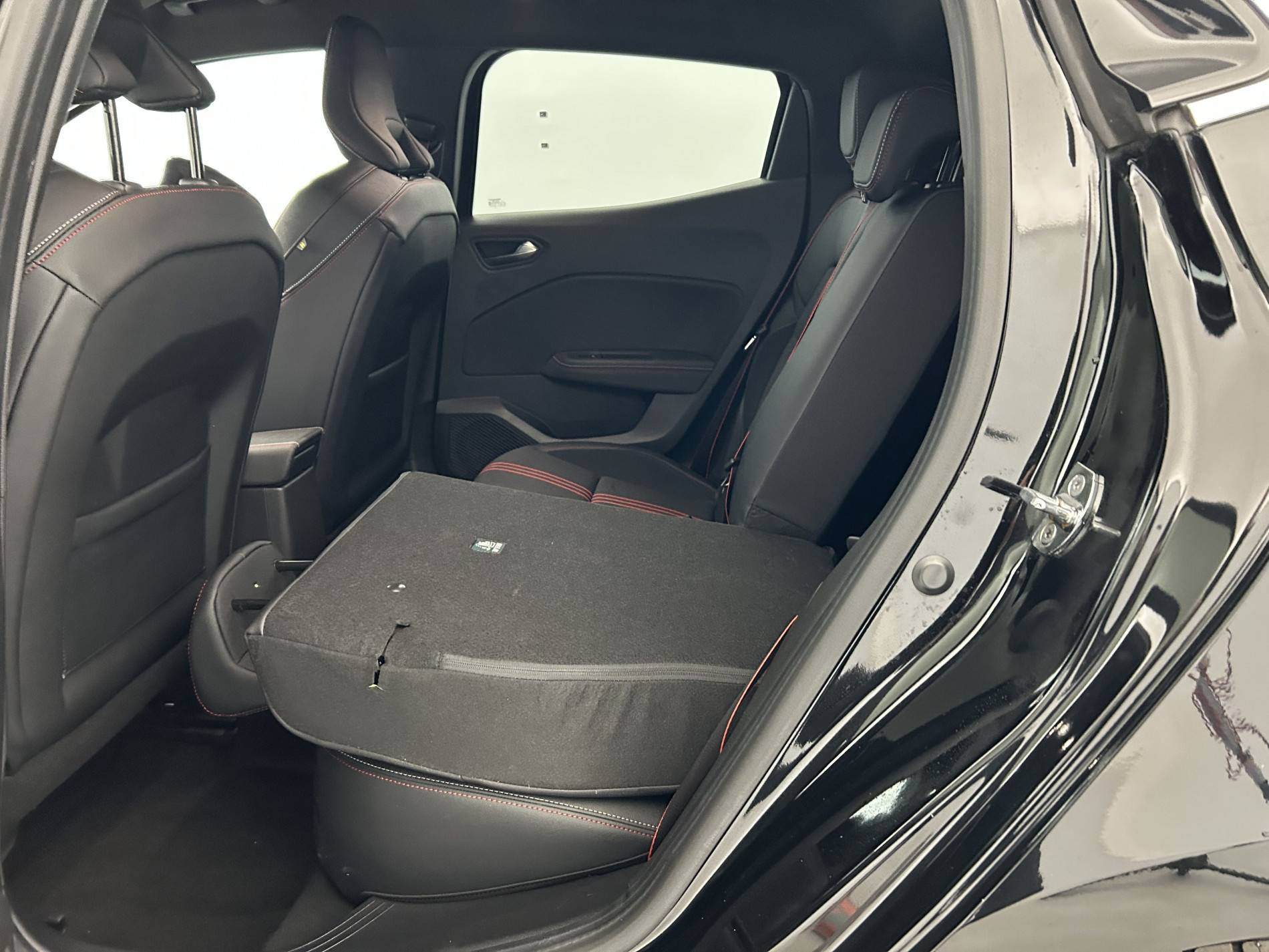 Vente en ligne Renault Clio 5 Clio TCe 140 - 21N au prix de 17 490 €