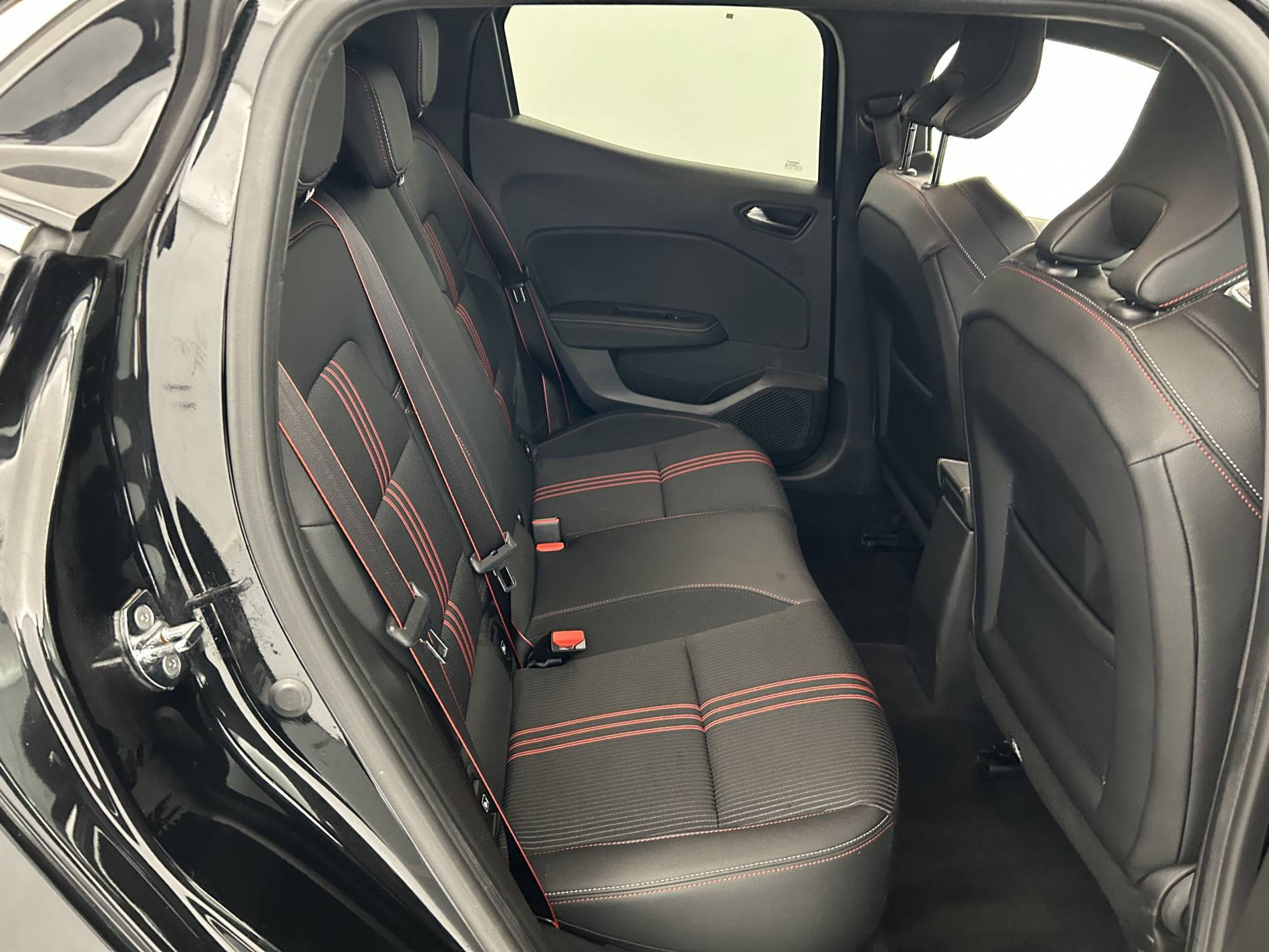 Vente en ligne Renault Clio 5 Clio TCe 140 - 21N au prix de 17 490 €