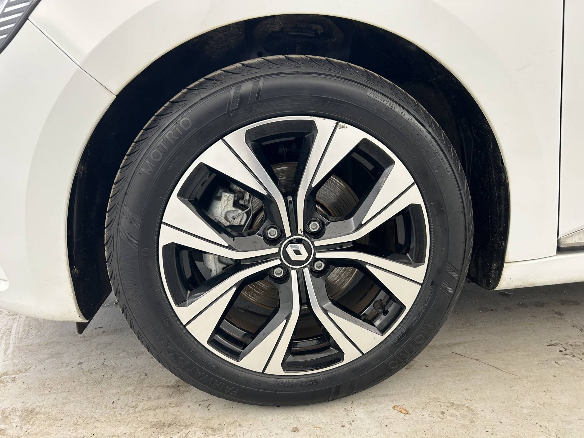 Vente en ligne Renault Clio 5 Clio E-Tech full hybrid 145 au prix de 18 890 €