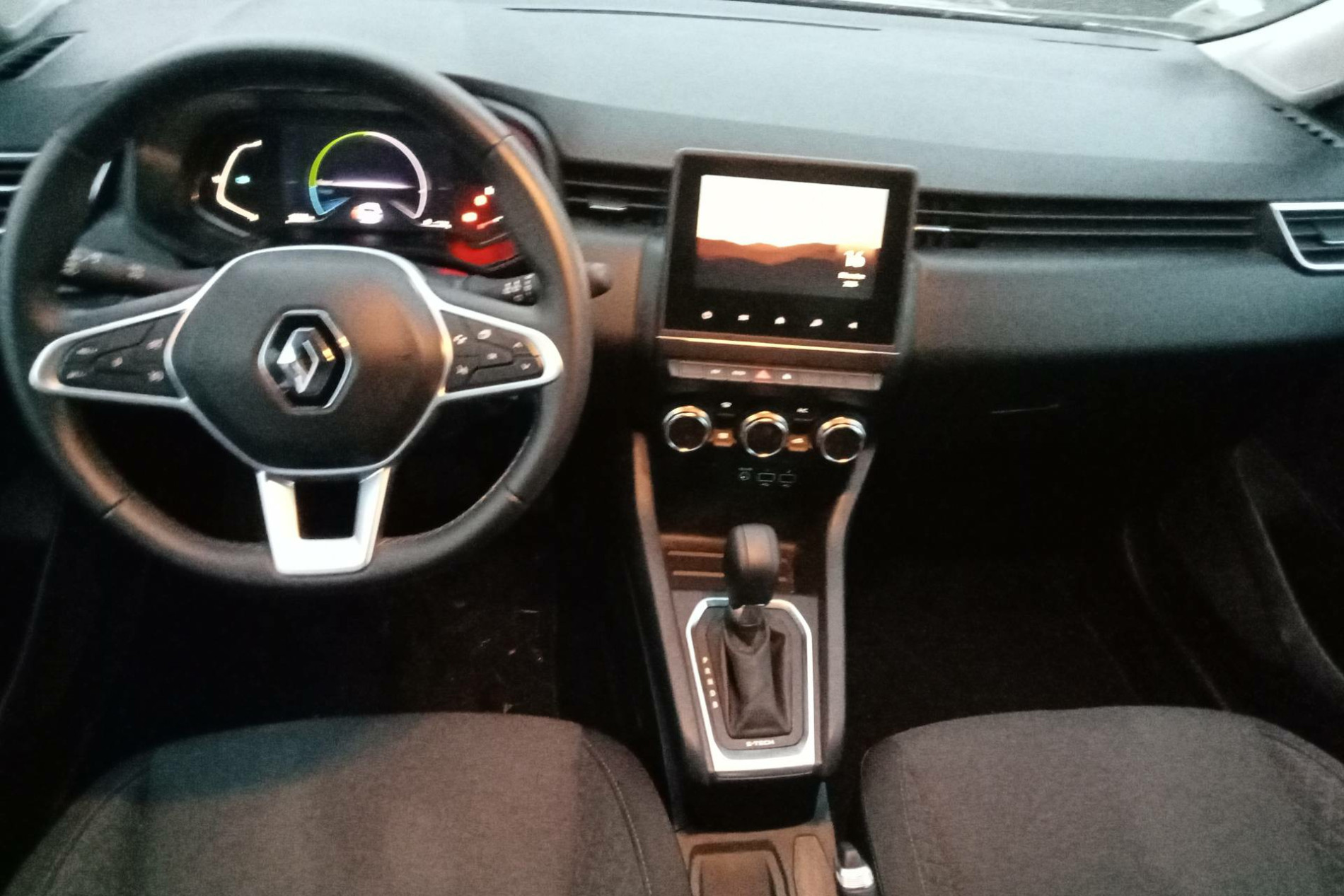 Vente en ligne Renault Clio 5 Clio E-Tech 140 - 21N au prix de 16 990 €