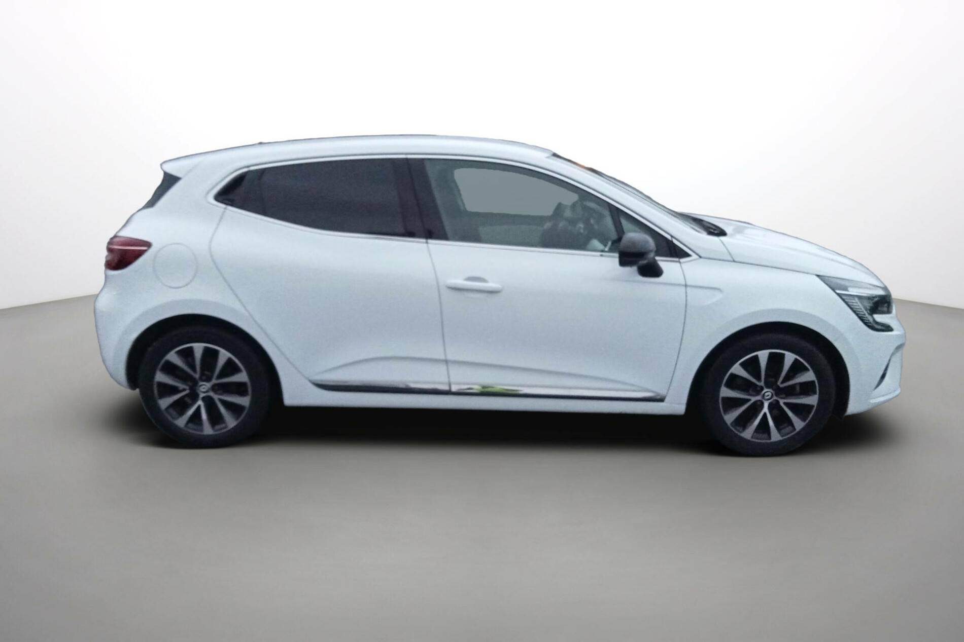 Vente en ligne Renault Clio 5 Clio E-Tech full hybrid 145 au prix de 16 740 €