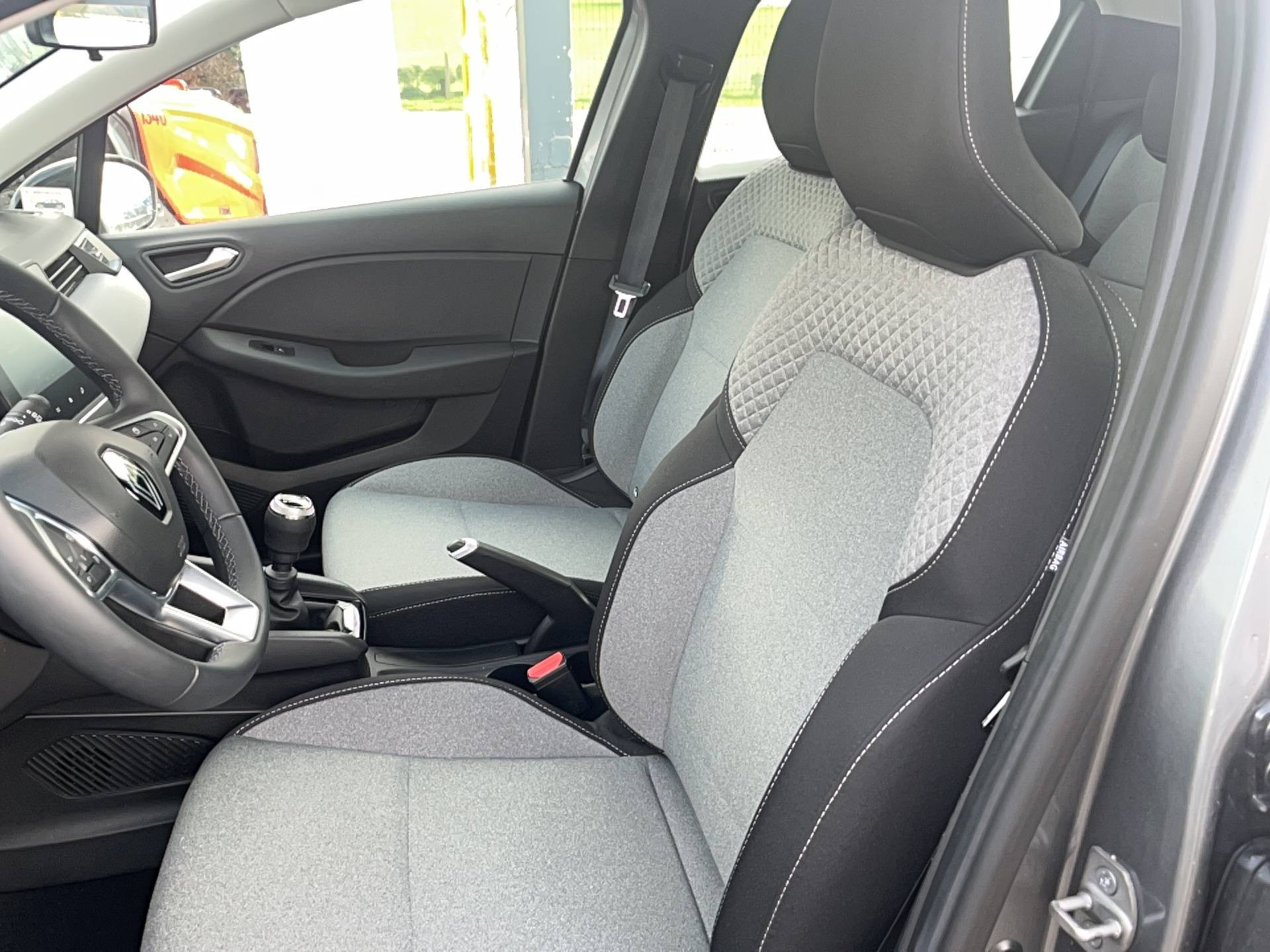 Vente en ligne Renault Clio 5 Clio TCe 90 au prix de 15 990 €