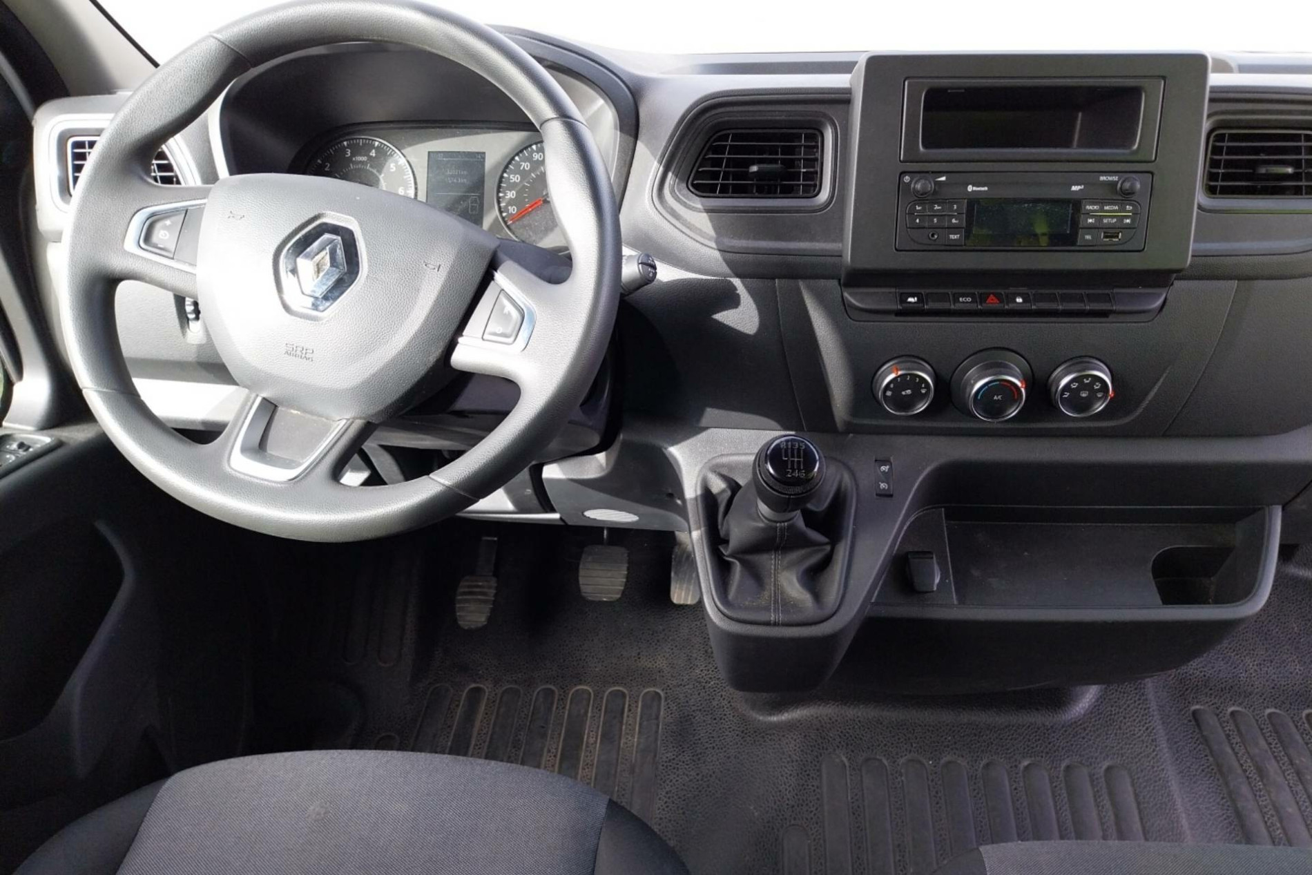 Vente en ligne Renault Master Fourgon MASTER FGN TRAC F3500 L2H2 BLUE DCI 135 au prix de 26 990 €