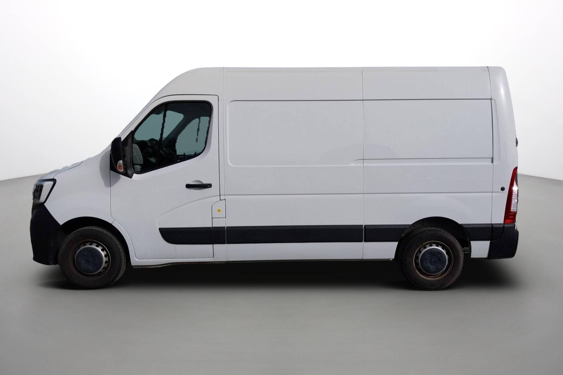 Vente en ligne Renault Master Fourgon MASTER FGN TRAC F3500 L2H2 BLUE DCI 135 au prix de 26 990 €