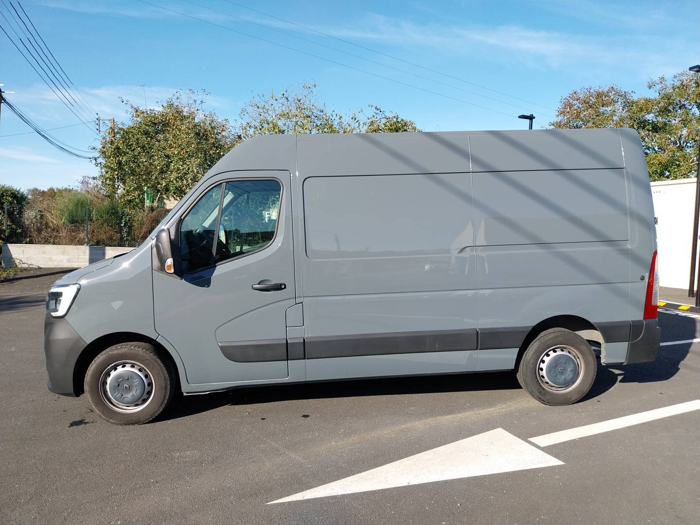 Vente en ligne Renault Master Fourgon MASTER FGN TRAC F3300 L2H2 BLUE DCI 150 au prix de 25 990 €