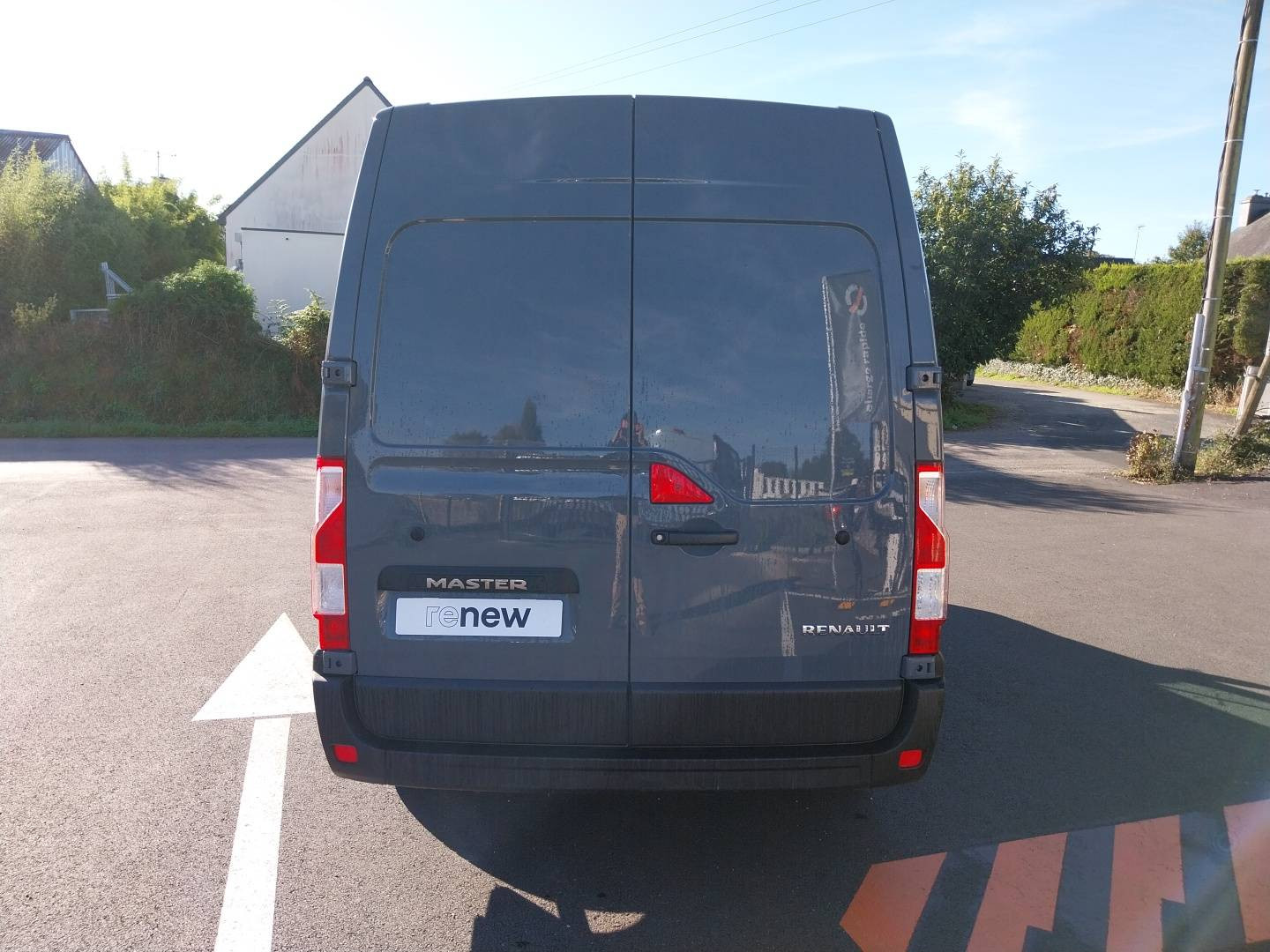 Vente en ligne Renault Master Fourgon MASTER FGN TRAC F3300 L2H2 BLUE DCI 150 au prix de 25 990 €