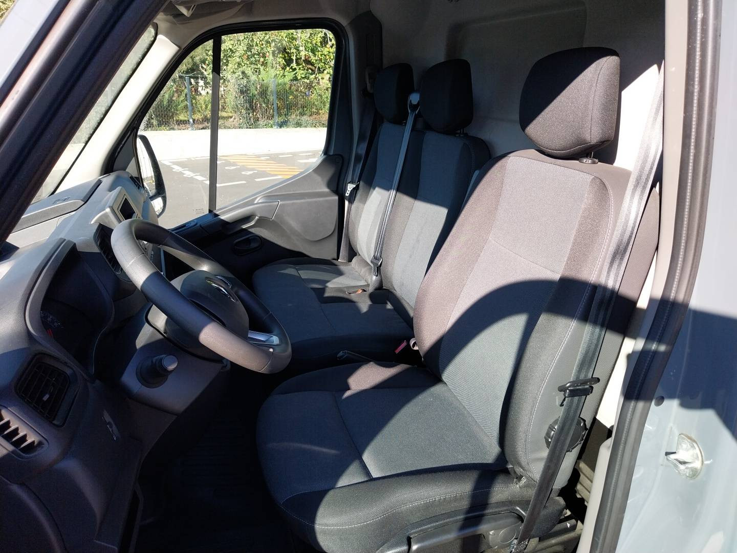 Vente en ligne Renault Master Fourgon MASTER FGN TRAC F3300 L2H2 BLUE DCI 150 au prix de 25 990 €