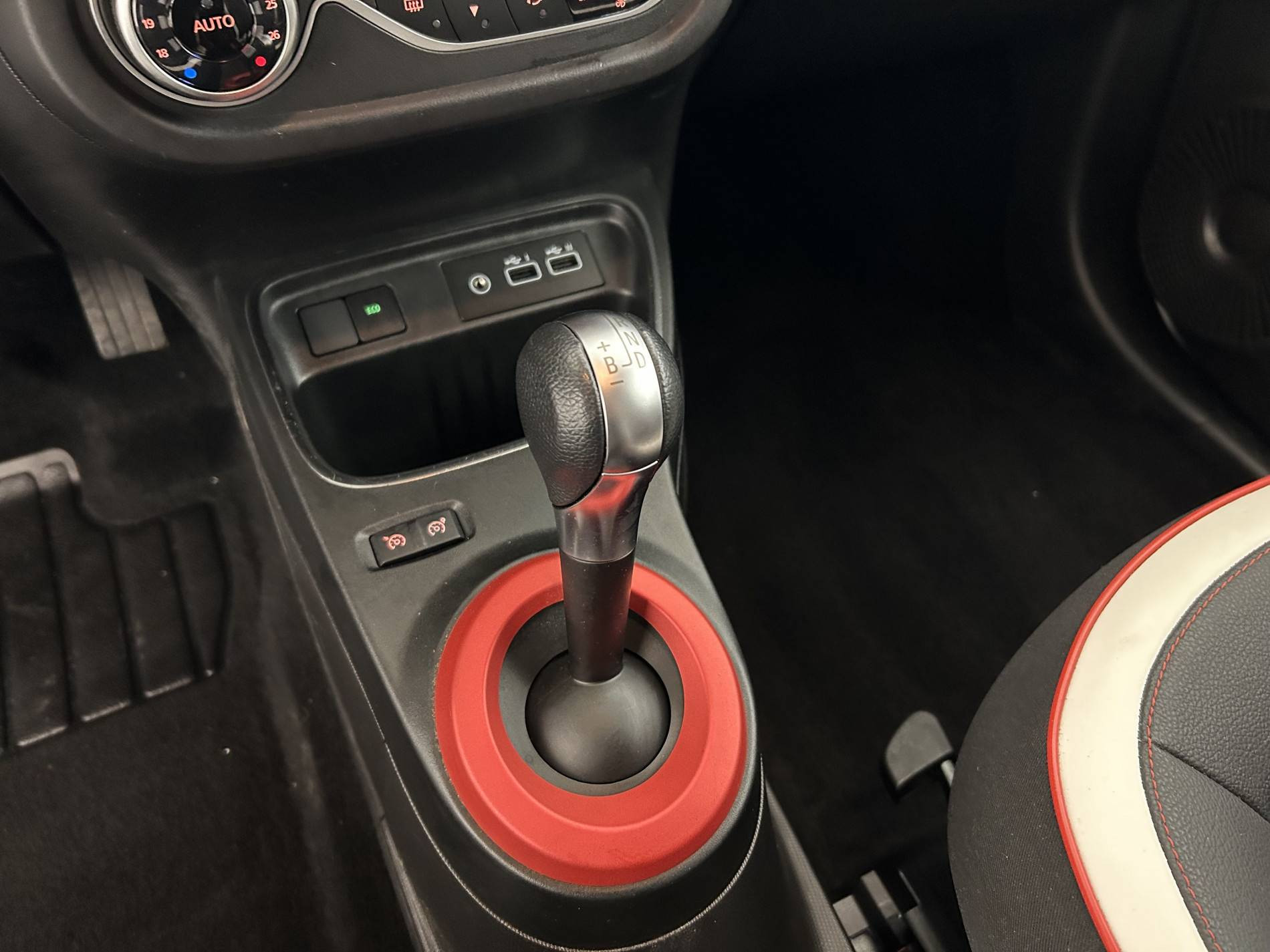 Vente en ligne Renault Twingo Electrique Twingo III E-Tech au prix de 12 850 €