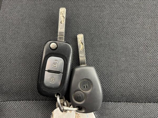 Vente en ligne Renault Master 3 Châssis Cabine MASTER BENNE PROPULSION RJ 3T5 L2 DCI 130  au prix de 26 900 €