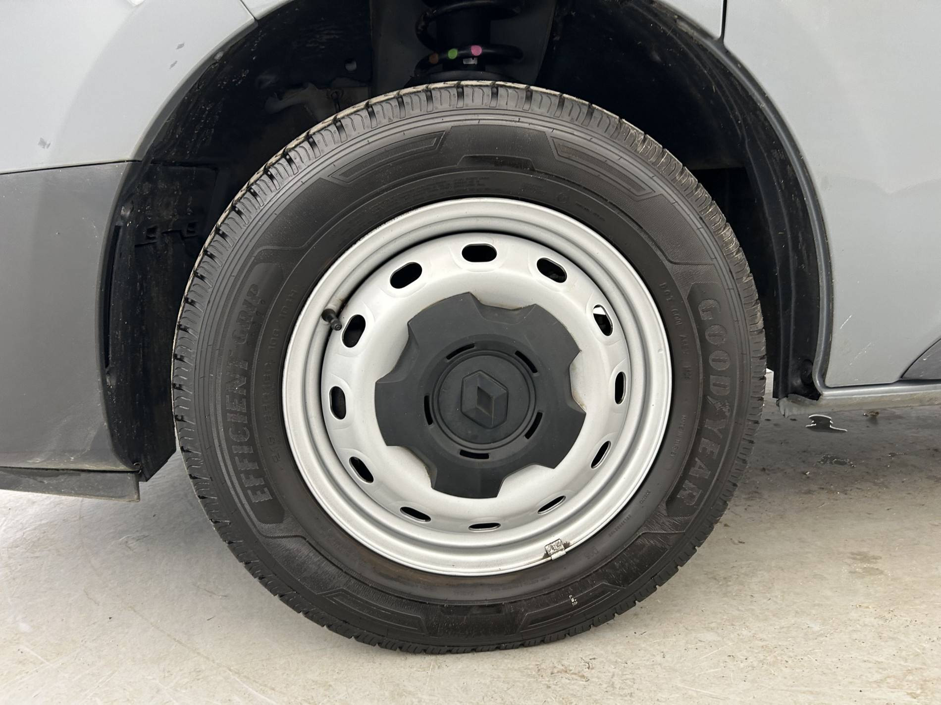 Vente en ligne Renault Trafic 3 Fourgon TRAFIC FGN L1H1 2800 KG BLUE DCI 150 EDC au prix de 27 990 €