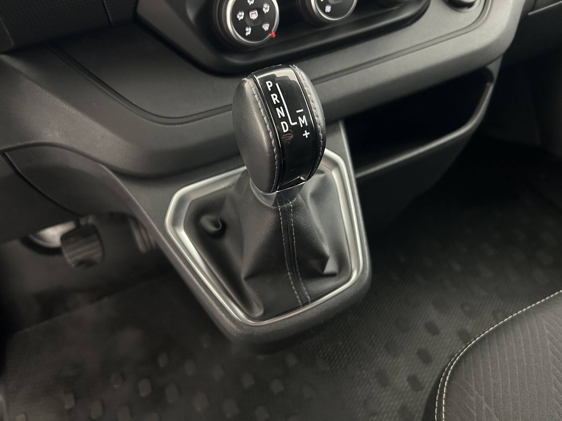 Vente en ligne Renault Trafic 3 Fourgon TRAFIC FGN L1H1 2800 KG BLUE DCI 150 EDC au prix de 27 990 €