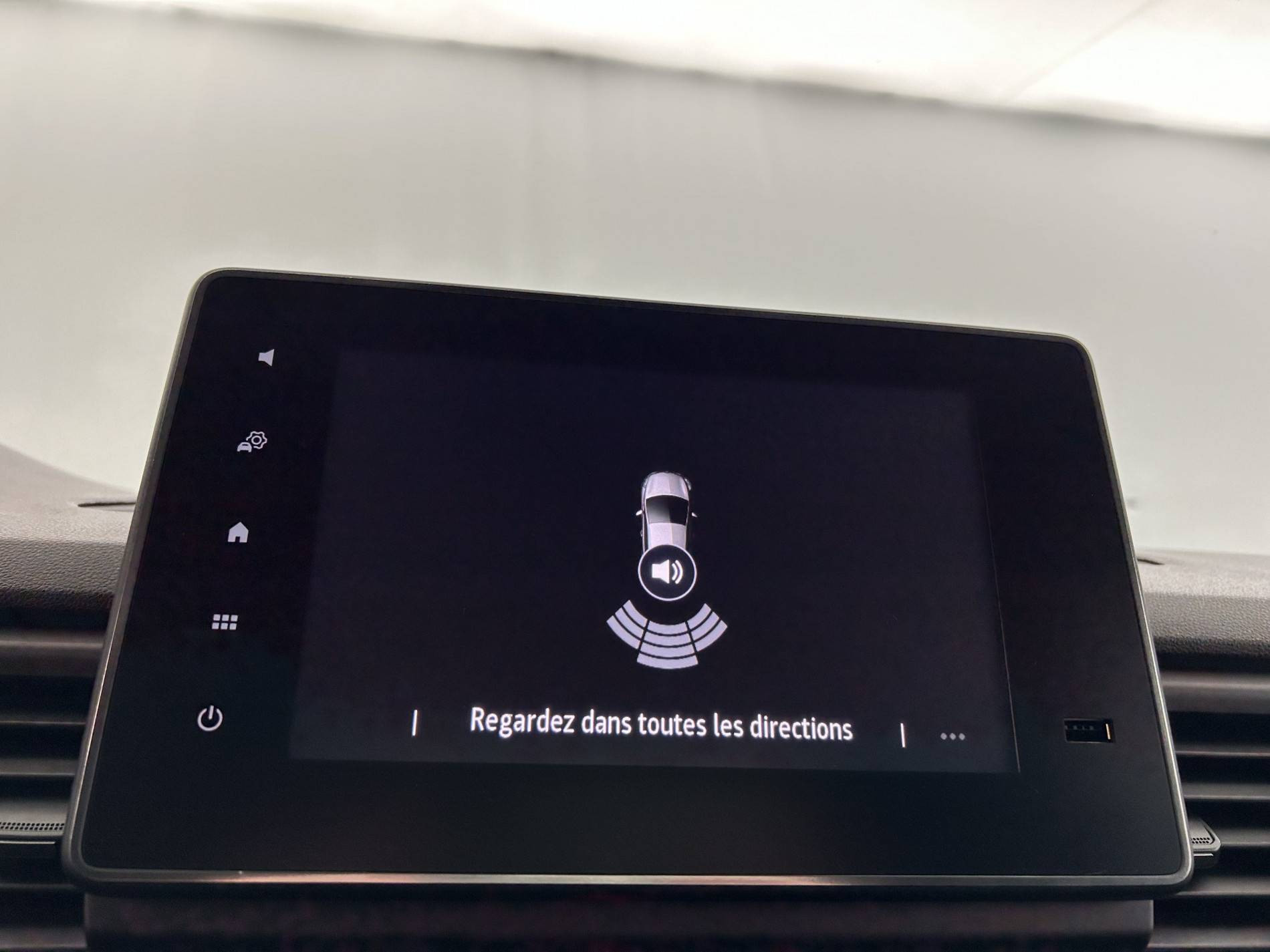 Vente en ligne Renault Trafic 3 Fourgon TRAFIC FGN L1H1 2800 KG BLUE DCI 150 EDC au prix de 27 990 €