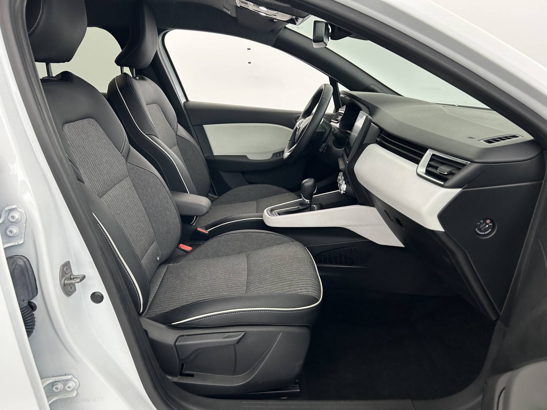 Vente en ligne Renault Clio 5 Clio E-Tech full hybrid 145 au prix de 16 740 €