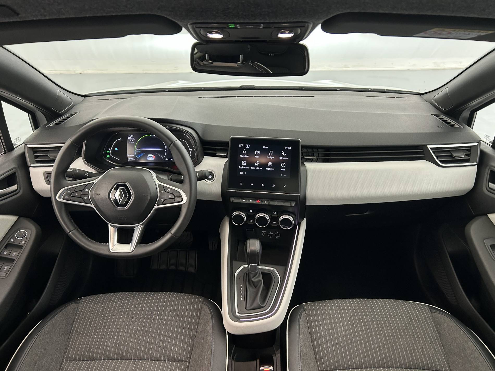 Vente en ligne Renault Clio 5 Clio E-Tech full hybrid 145 au prix de 16 740 €