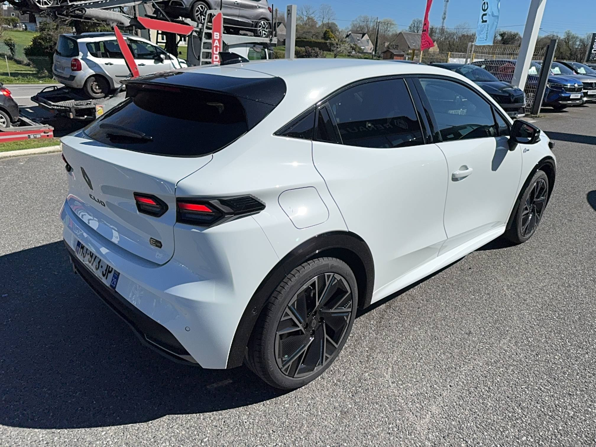 Vente en ligne Renault Clio 6 Clio E-Tech full hybrid 160 ch au prix de 30 800 €