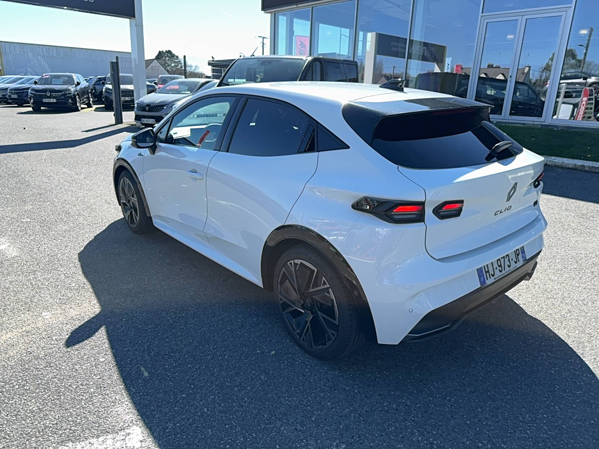 Vente en ligne Renault Clio 6 Clio E-Tech full hybrid 160 ch au prix de 30 800 €