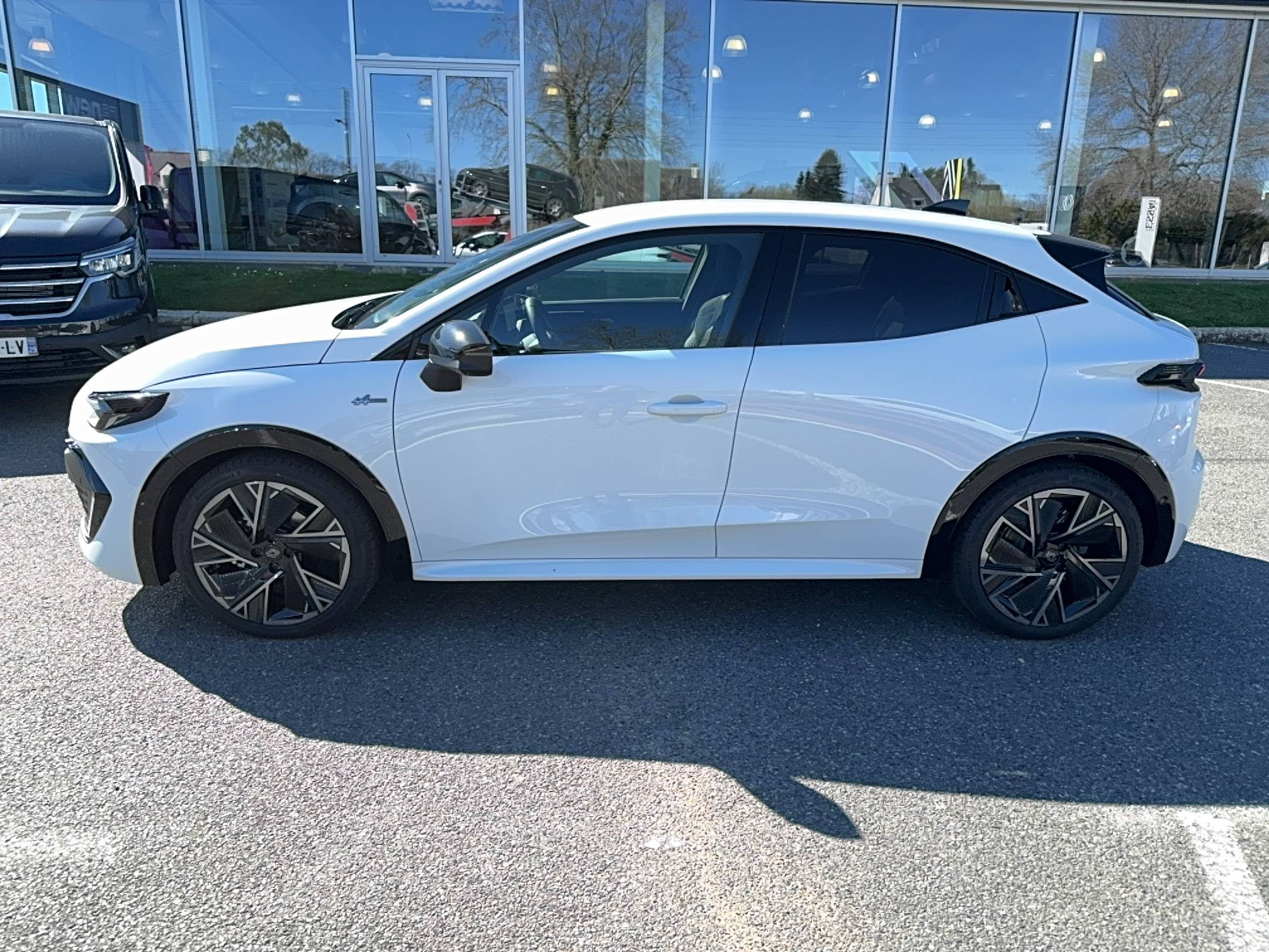 Vente en ligne Renault Clio 6 Clio E-Tech full hybrid 160 ch au prix de 30 800 €