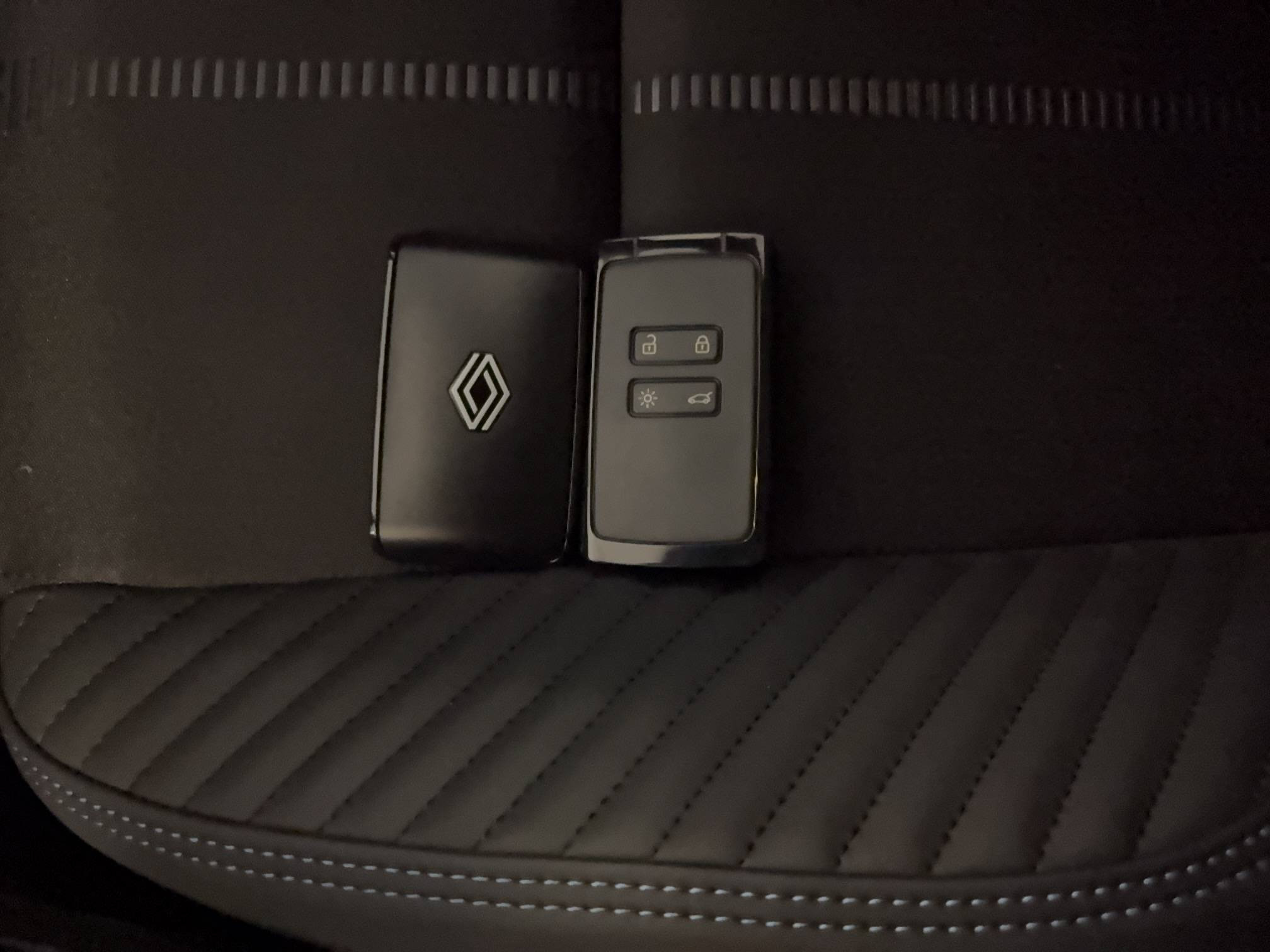 Vente en ligne Renault Clio 6 Clio E-Tech full hybrid 160 ch au prix de 30 150 €