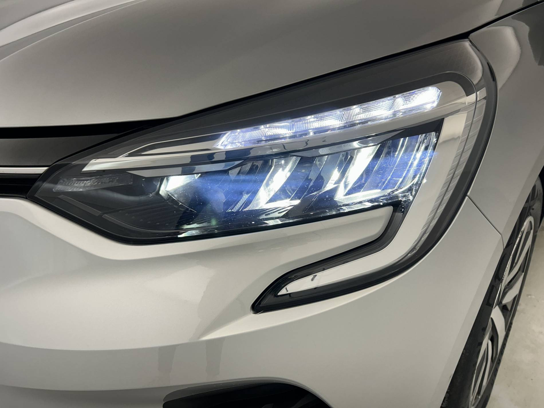 Vente en ligne Renault Clio 5 Clio TCe 90 au prix de 13 860 €