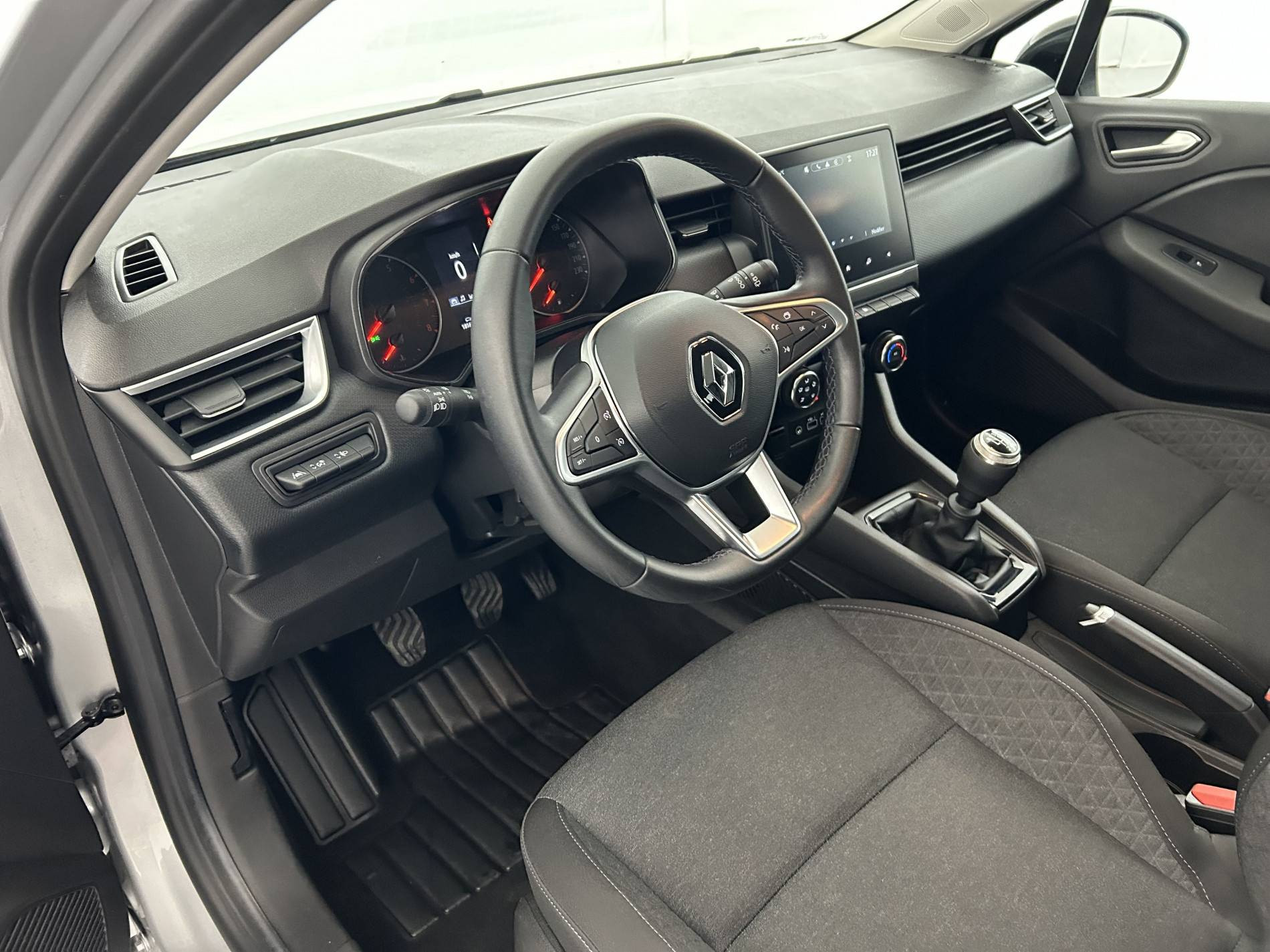 Vente en ligne Renault Clio 5 Clio TCe 90 au prix de 13 860 €