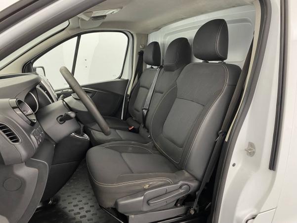 Vente en ligne Renault Trafic 3 Fourgon TRAFIC FGN L1H1 1000 KG DCI 145 ENERGY EDC au prix de 21 990 €