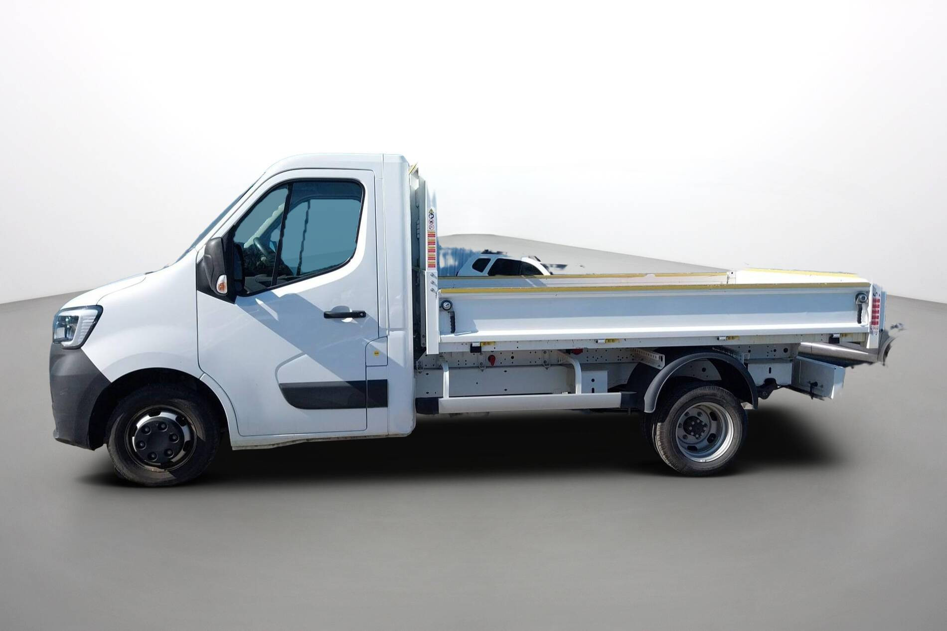 Vente en ligne Renault Master 3 Châssis Cabine MASTER CC PROP RJ3500 L2 PAFC BLUE DCI 130 EURO VI au prix de 32 990 €