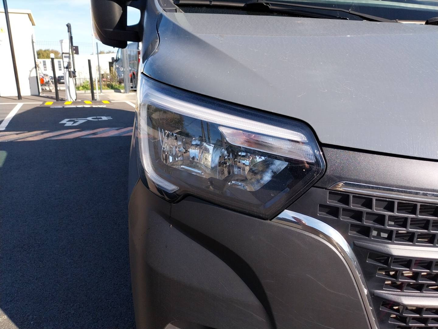 Vente en ligne Renault Master Fourgon MASTER FGN TRAC F3300 L2H2 BLUE DCI 150 au prix de 25 990 €