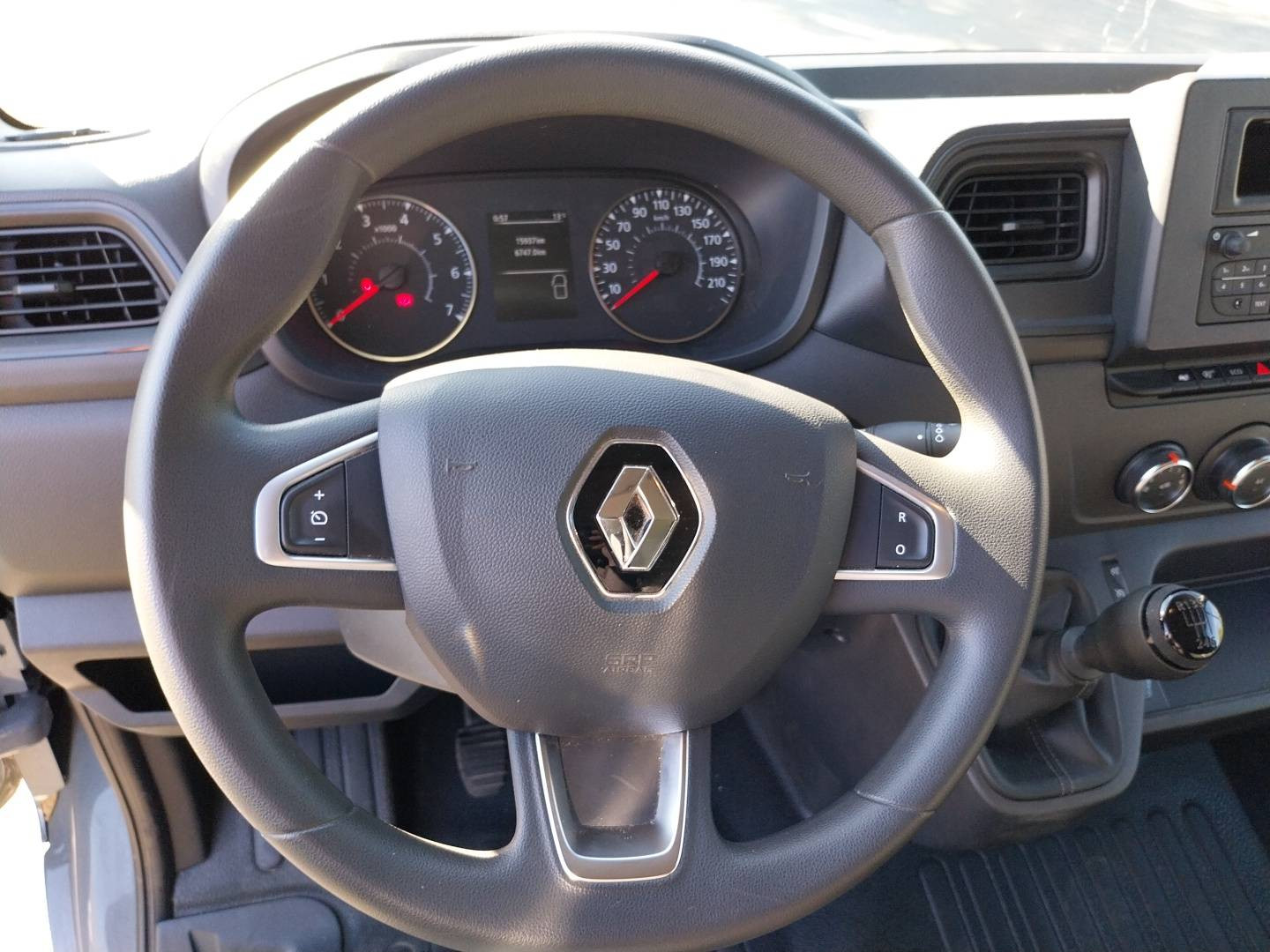 Vente en ligne Renault Master Fourgon MASTER FGN TRAC F3300 L2H2 BLUE DCI 150 au prix de 25 990 €