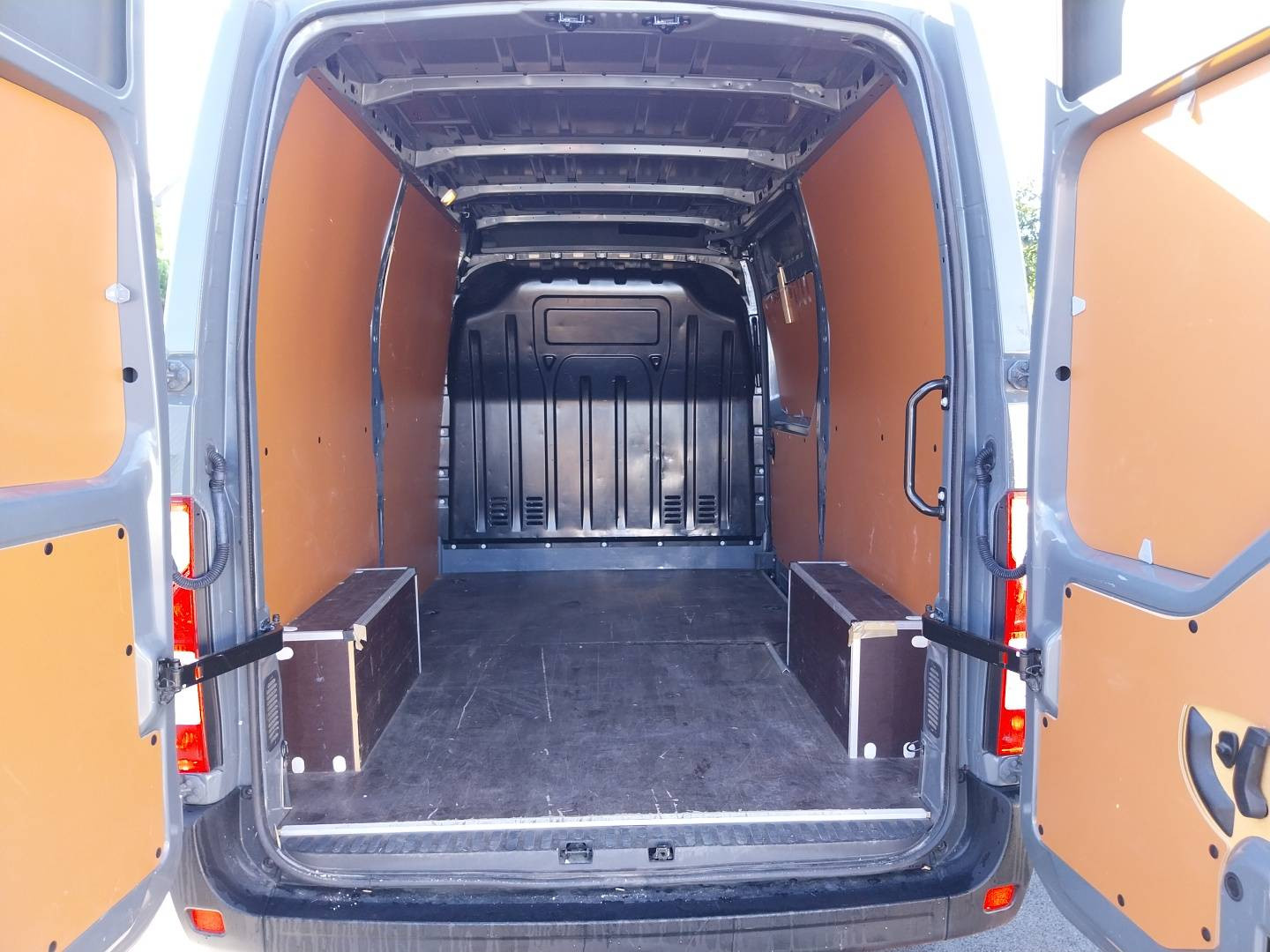 Vente en ligne Renault Master Fourgon MASTER FGN TRAC F3300 L2H2 BLUE DCI 150 au prix de 25 990 €