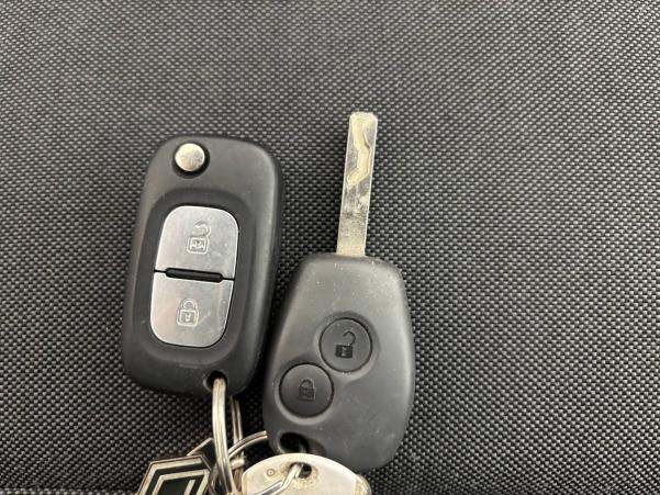Vente en ligne Renault Master 3 Châssis Cabine RENAULT MASTER BENNE PROPULSION RJ 3T5 L2 DCI 130 au prix de 27 500 €