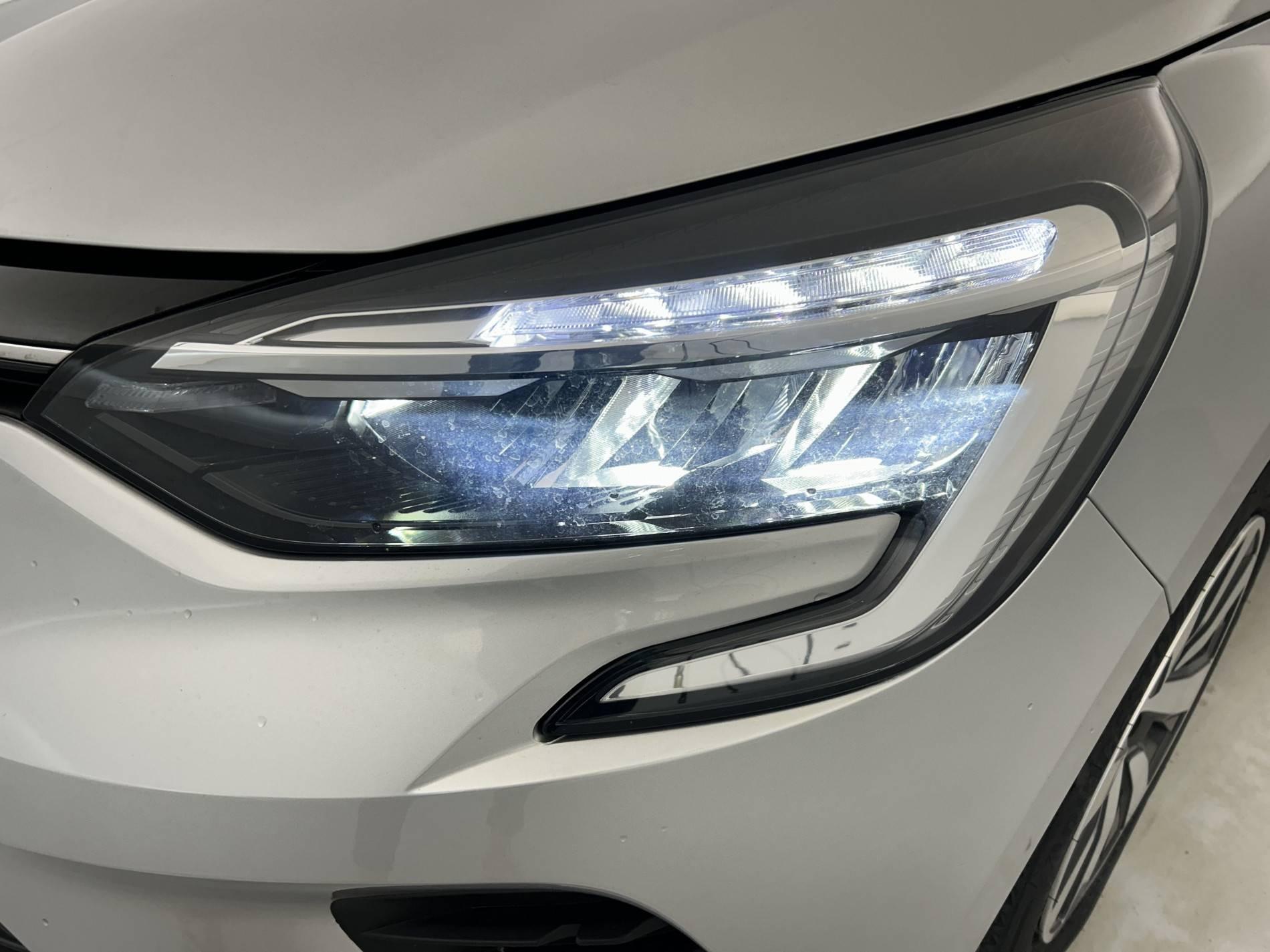 Vente en ligne Renault Clio 5 Clio TCe 90 au prix de 13 930 €