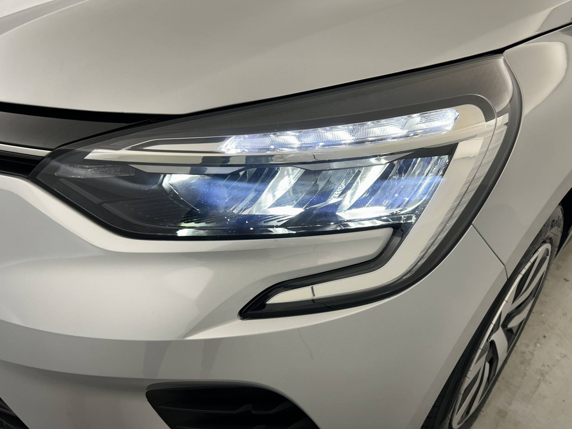 Vente en ligne Renault Clio 5 Clio TCe 90 au prix de 13 890 €