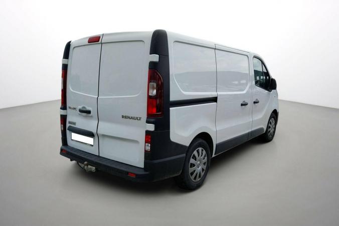 Vente en ligne Renault Trafic 3 Fourgon TRAFIC FGN L1H1 1000 KG DCI 145 ENERGY EDC au prix de 23 700 €