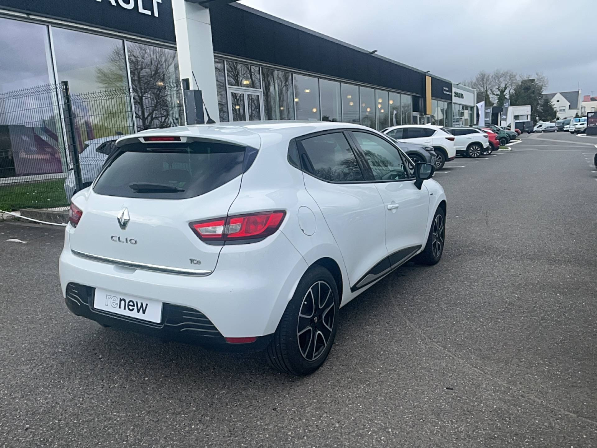 Vente en ligne Renault Clio 4  TCe 90 Energy au prix de 9 990 €