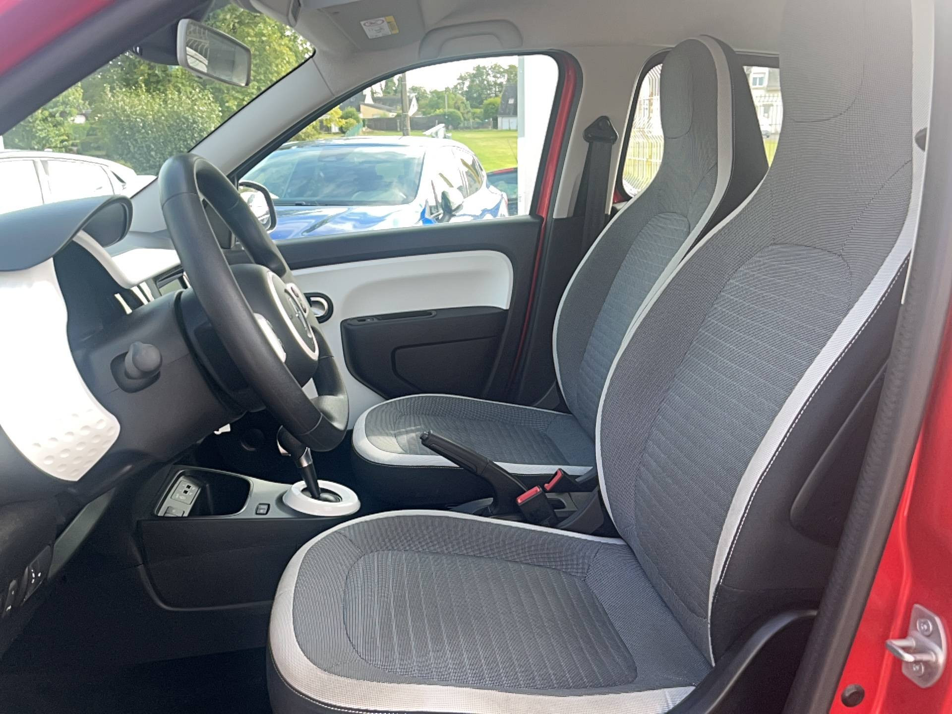 Vente en ligne Renault Twingo Electrique Twingo III E-Tech au prix de 10 990 €