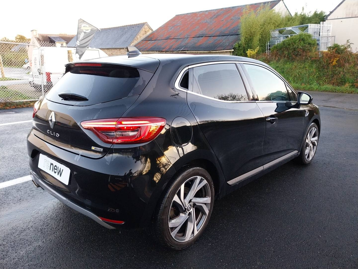 Vente en ligne Renault Clio 5 Clio TCe 140 - 21N au prix de 17 490 €