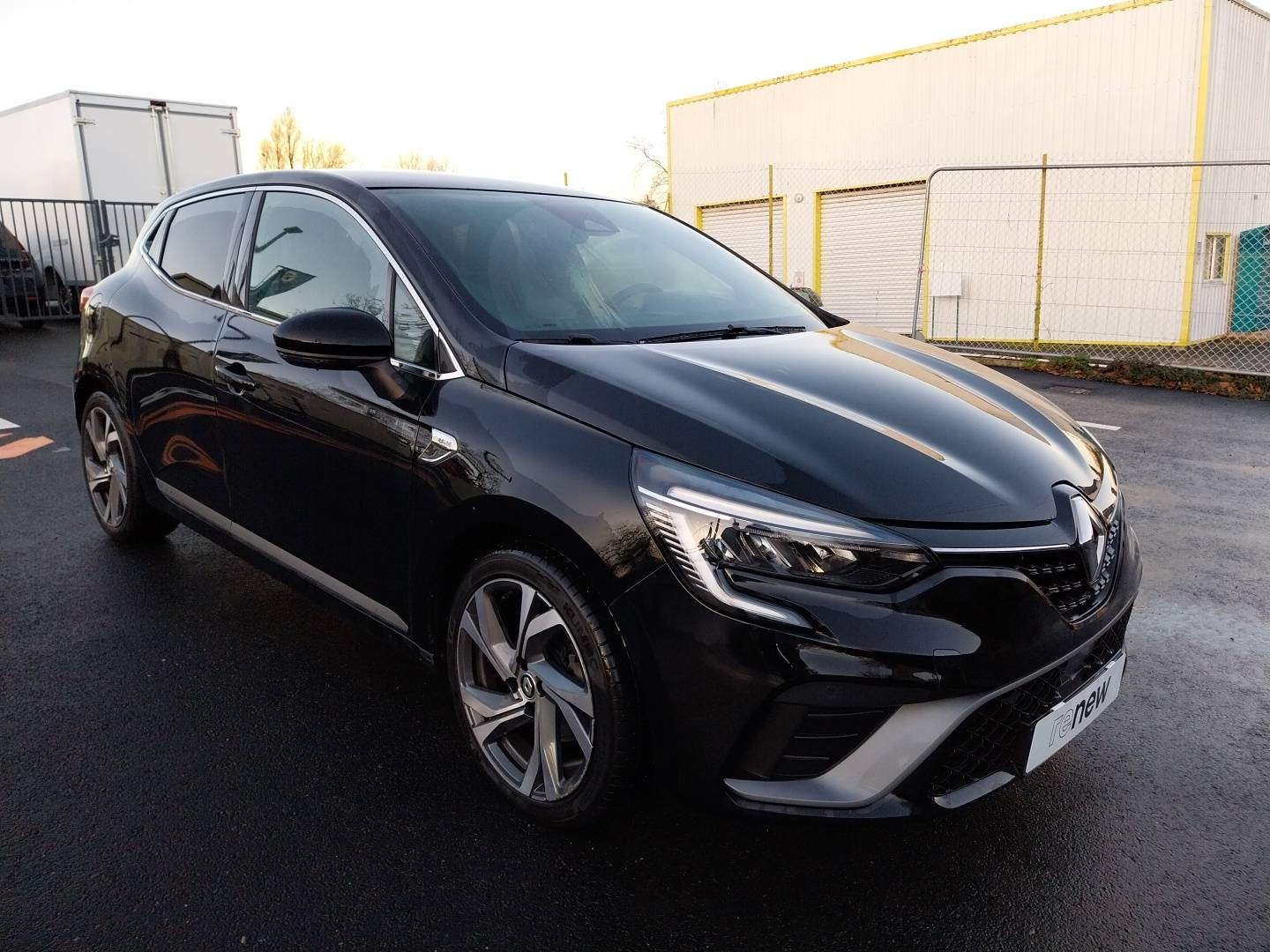 Vente en ligne Renault Clio 5 Clio TCe 140 - 21N au prix de 17 490 €