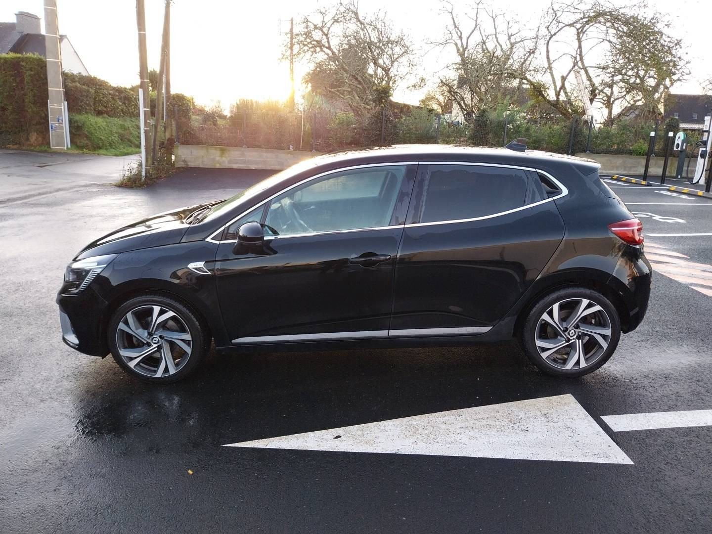 Vente en ligne Renault Clio 5 Clio TCe 140 - 21N au prix de 17 490 €