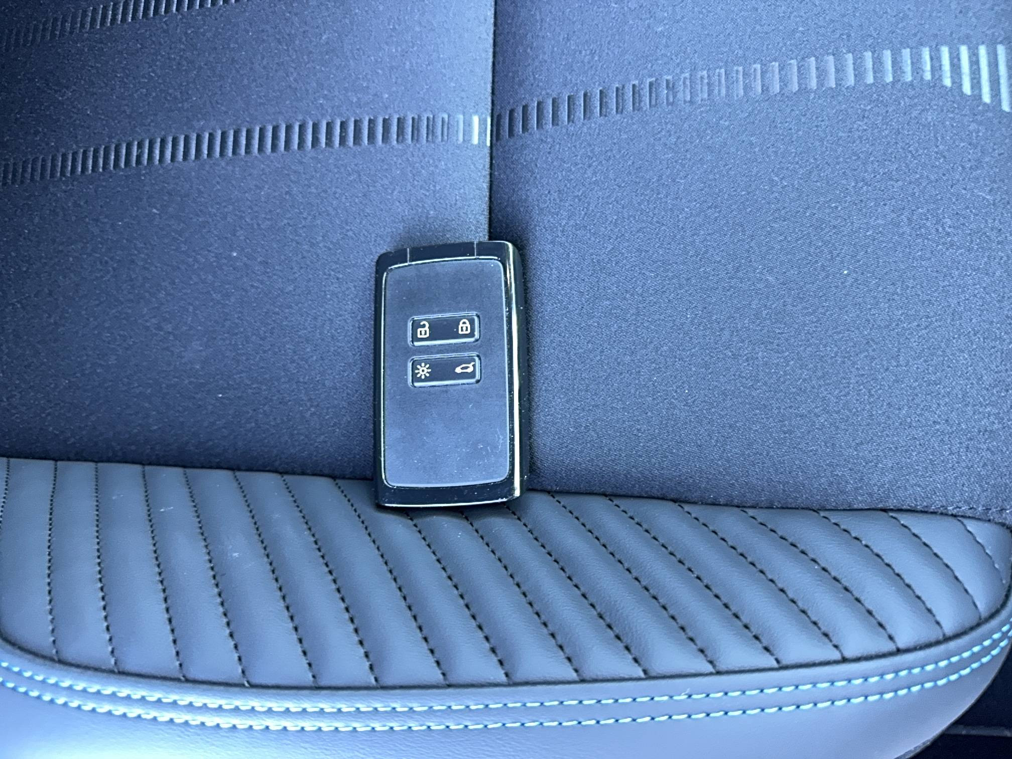 Vente en ligne Renault Clio 6 Clio E-Tech full hybrid 160 ch au prix de 30 800 €