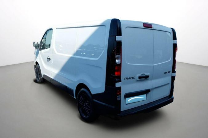 Vente en ligne Renault Trafic 3 Fourgon TRAFIC FGN L1H1 2800 KG BLUE DCI 130 au prix de 20 900 €