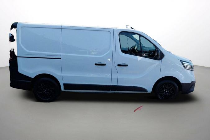 Vente en ligne Renault Trafic 3 Fourgon TRAFIC FGN L1H1 2800 KG BLUE DCI 130 au prix de 20 900 €