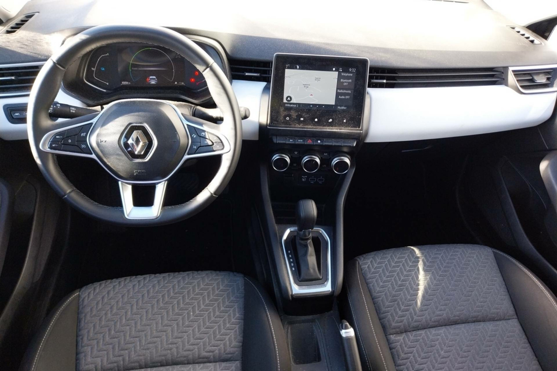 Vente en ligne Renault Clio 5 Clio E-Tech full hybrid 145 au prix de 17 390 €