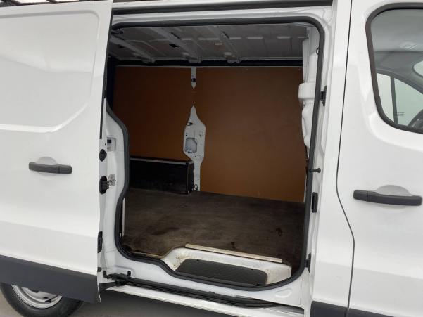 Vente en ligne Renault Trafic 3 Fourgon TRAFIC FGN L1H1 1000 KG DCI 120 au prix de 21 990 €