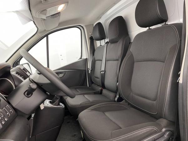 Vente en ligne Renault Trafic 3 Fourgon TRAFIC FGN L2H1 1300 KG DCI 120 au prix de 22 790 €